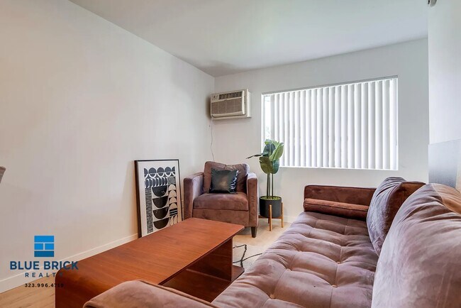 Foto del edificio - 14235 Vanowen-6