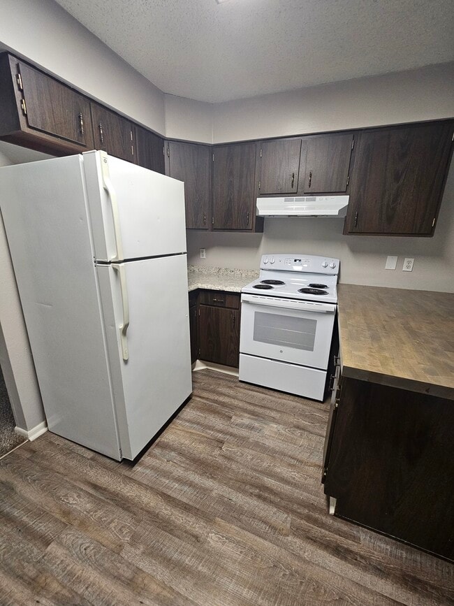 Building Photo - The Establishment Apartments