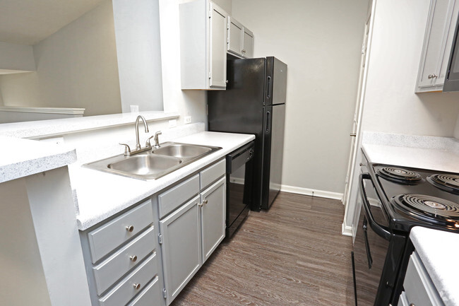 1HAB, 1BA - 807 ft² - Cocina - Lakeview Apartments