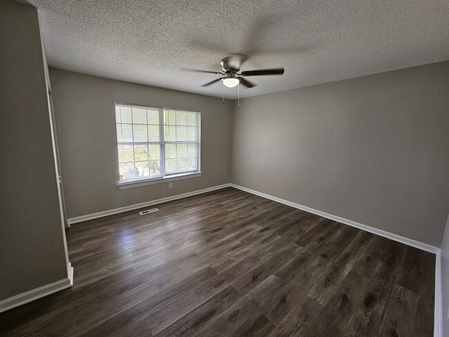 Building Photo - 1108 Thomas Ln