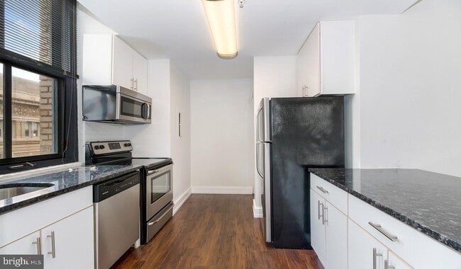 Building Photo - 3131 Walnut Street Unit 2B-216
