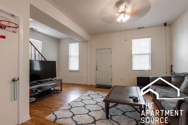 Building Photo - 2517 N Ashland Ave
