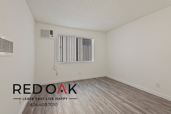 Building Photo - ~1 Month FREE~ Absolutely Gorgeous Top Flo...