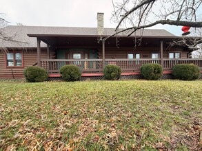 Building Photo - 207 Lake Shore Dr