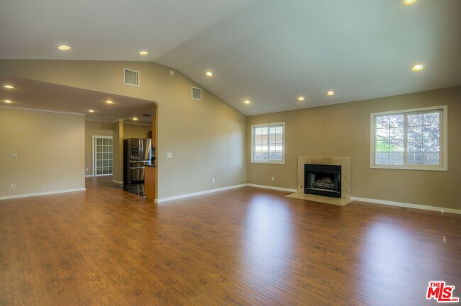 Foto del edificio - 5415 Fallbrook Ave