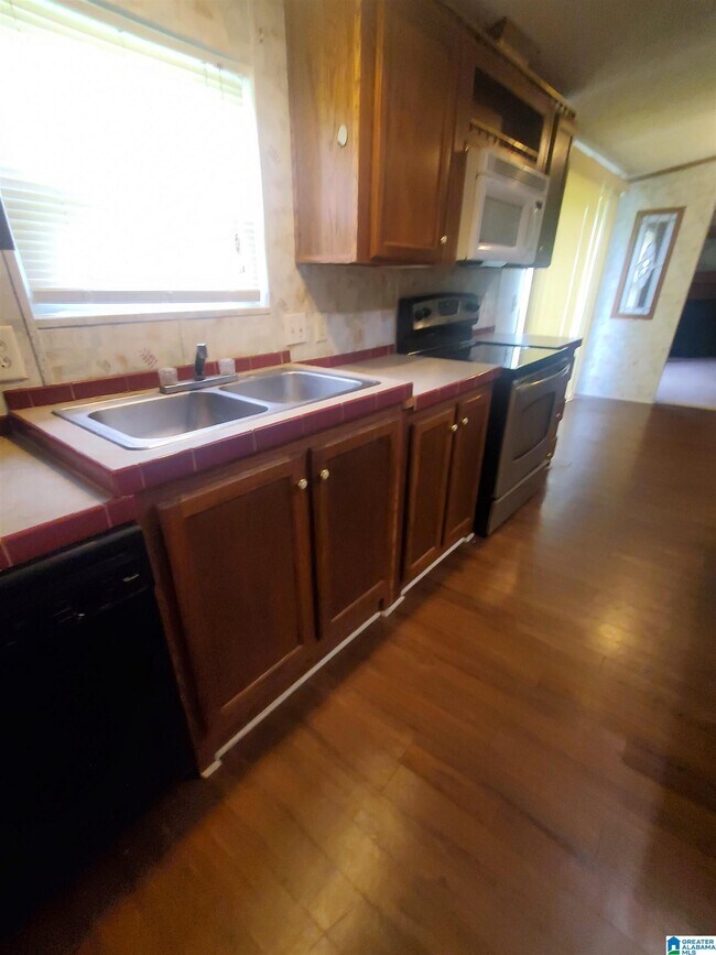 Foto del edificio - 115 Hardwood Dr