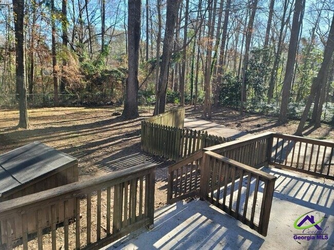 Building Photo - 515 Wilderness Dr