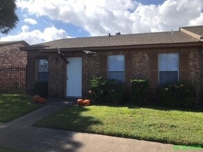 Building Photo - 1513 Barcelona Way Dr