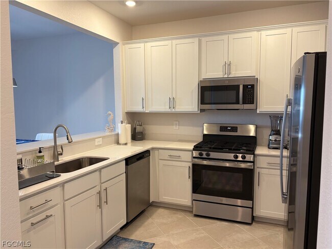 Foto del edificio - 44076 Bellamy Pl