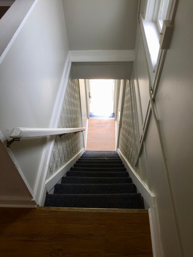 Building Photo - 409 N George St