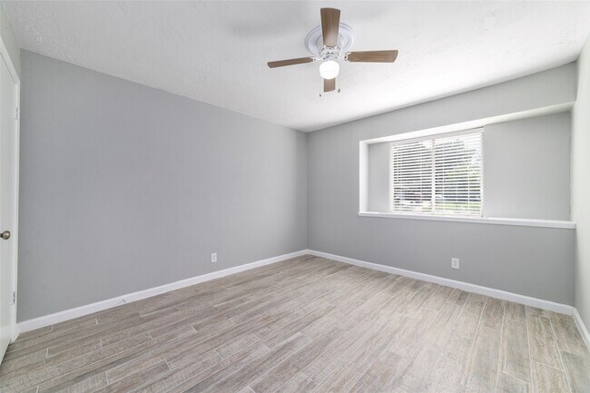 Building Photo - 10522 Northview Dr