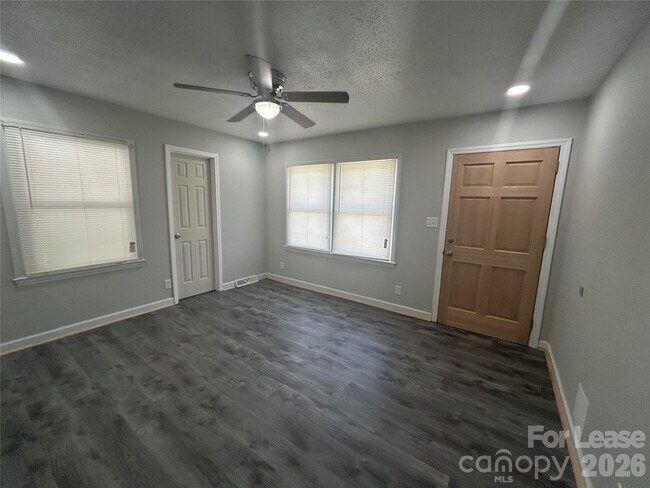 Foto del edificio - 5006 Myers Rd