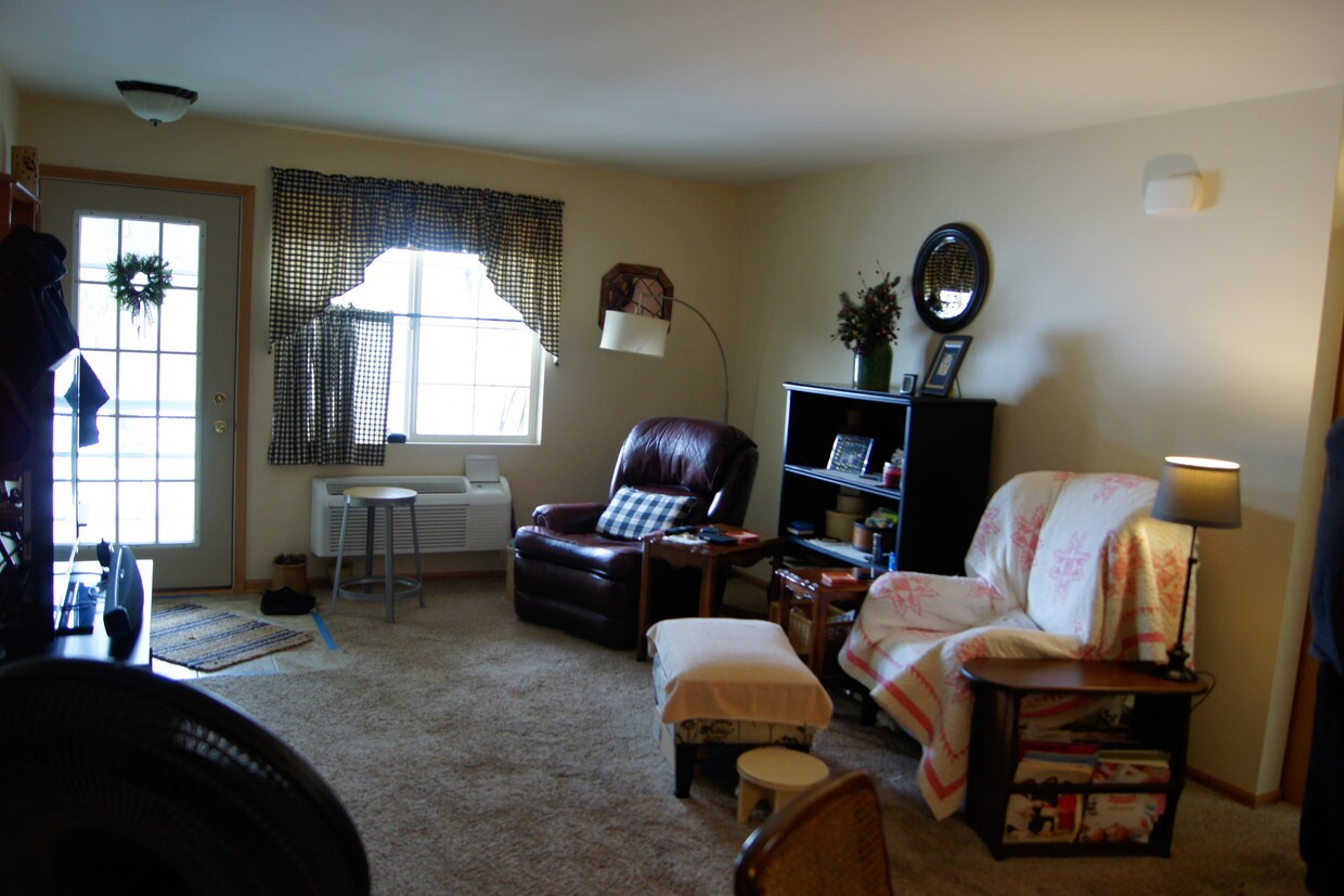 Living Room - 1472 McClure Rd