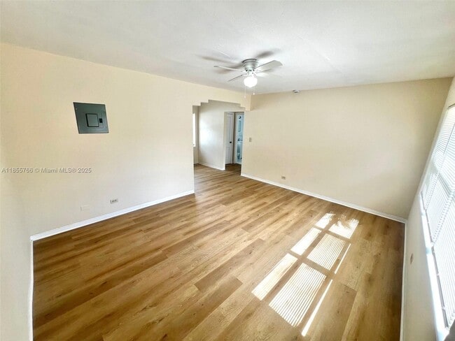 Foto del edificio - 700 NE 85th St