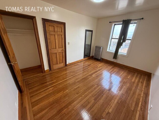 Foto del edificio - 710 E 235th St