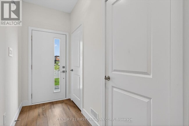 Building Photo - 1595 Capri Cres