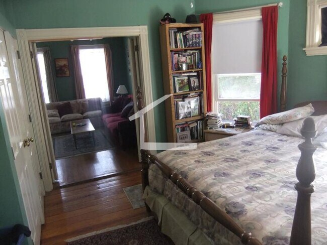 Foto del edificio - Great Price - Spacious Allston 3-Bedroom