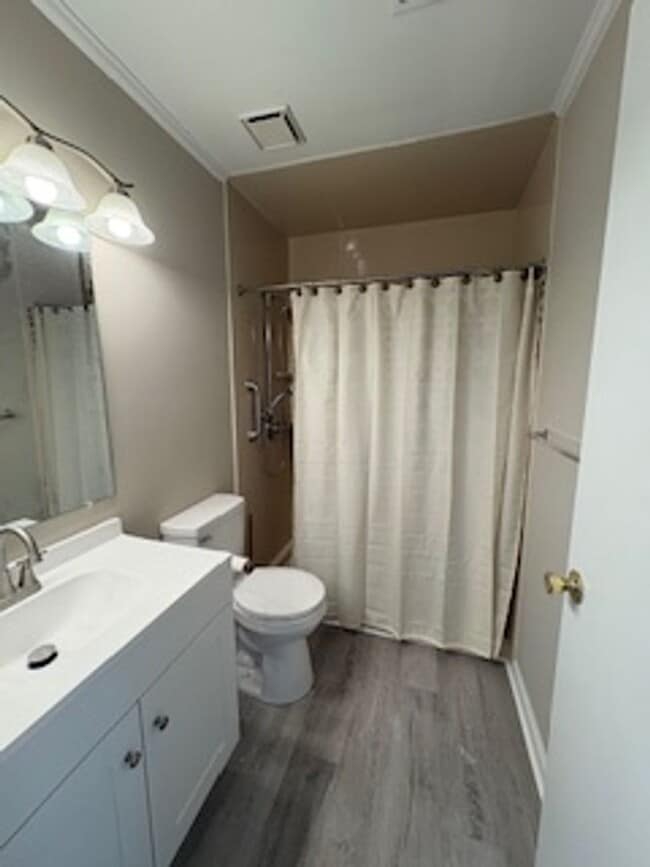 Building Photo - Freshly Renovated Norristown Rental — Bright, Modern & Move-In Ready on Quiet Northridge Drive