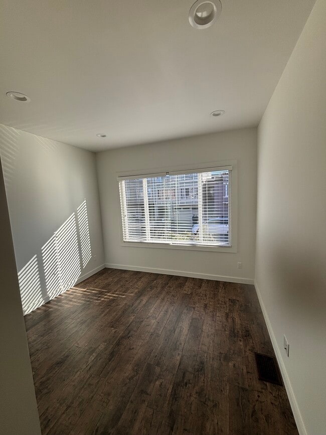 Foto del edificio - 851 46th Ave