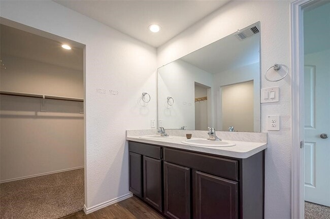 Foto del edificio - 5251 Cherry Tallow Trl