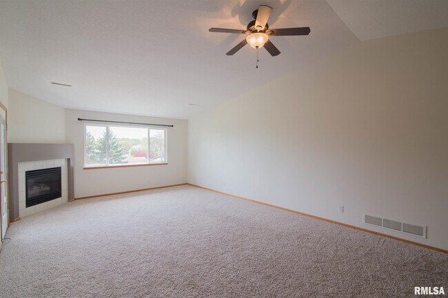 Foto del edificio - 3470 Parkwild Dr