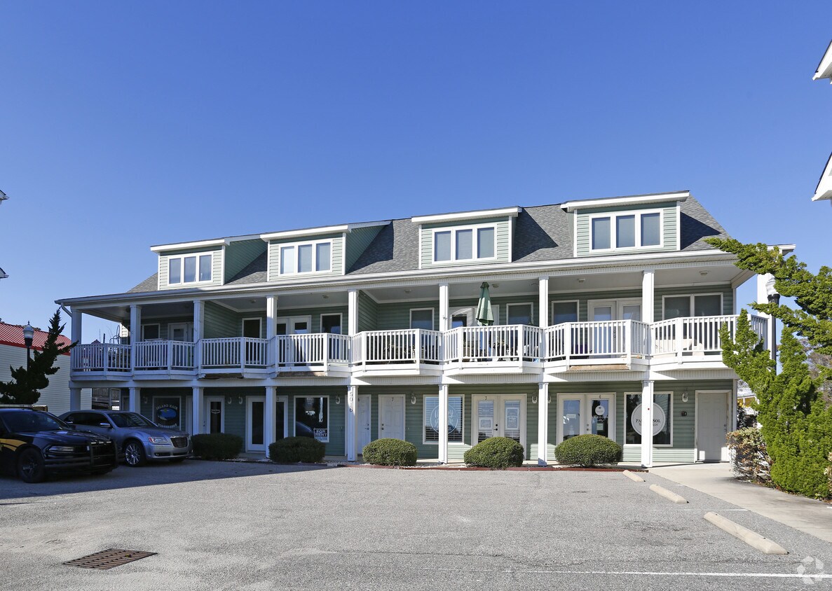 Foto principal - 5016 E Oak Island Dr