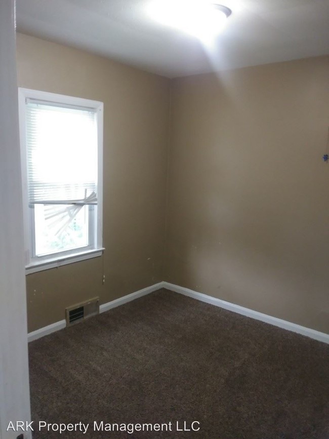 Building Photo - 3 br, 1 bath House - 21043 Sunset Avenue