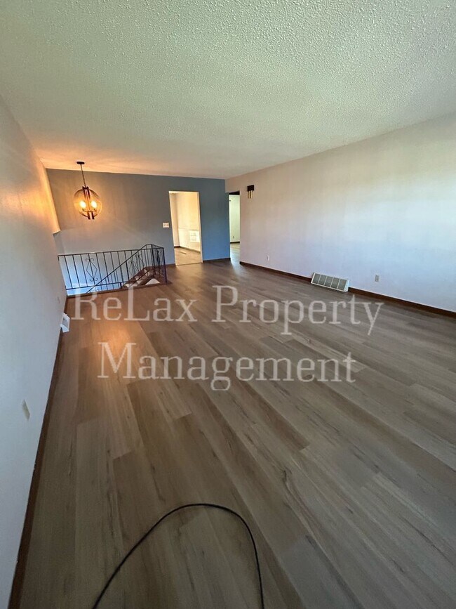 Building Photo - Four Bedroom House in Onalaska