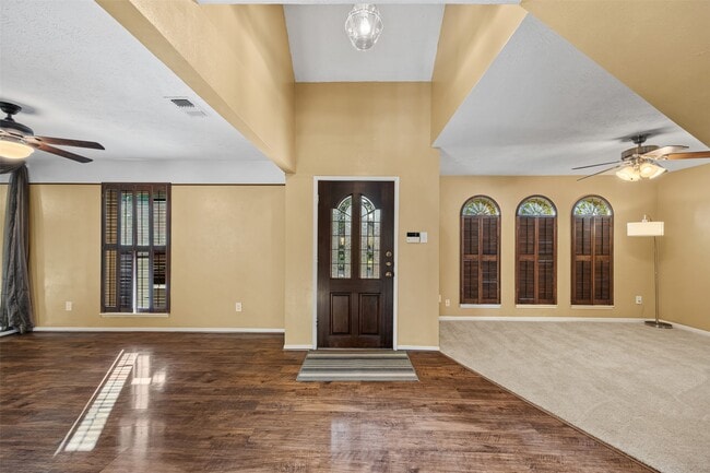 Building Photo - 21422 Park Willow Dr