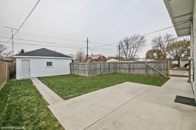 Foto del edificio - 2064 Blake Ave