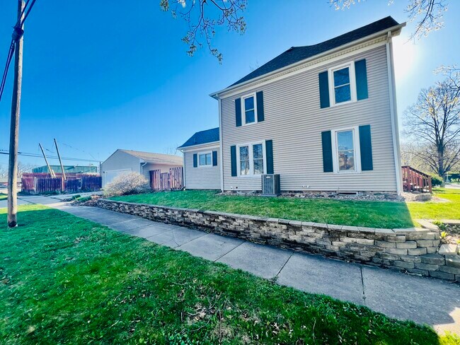 Exterior - Oeste - 1323 W 2nd St