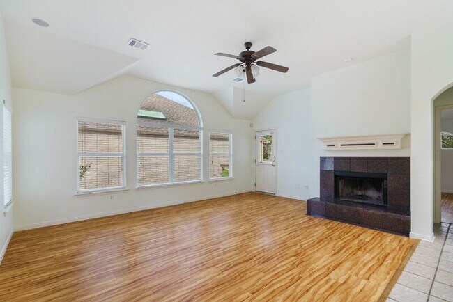 Building Photo - 31 Troon Dr