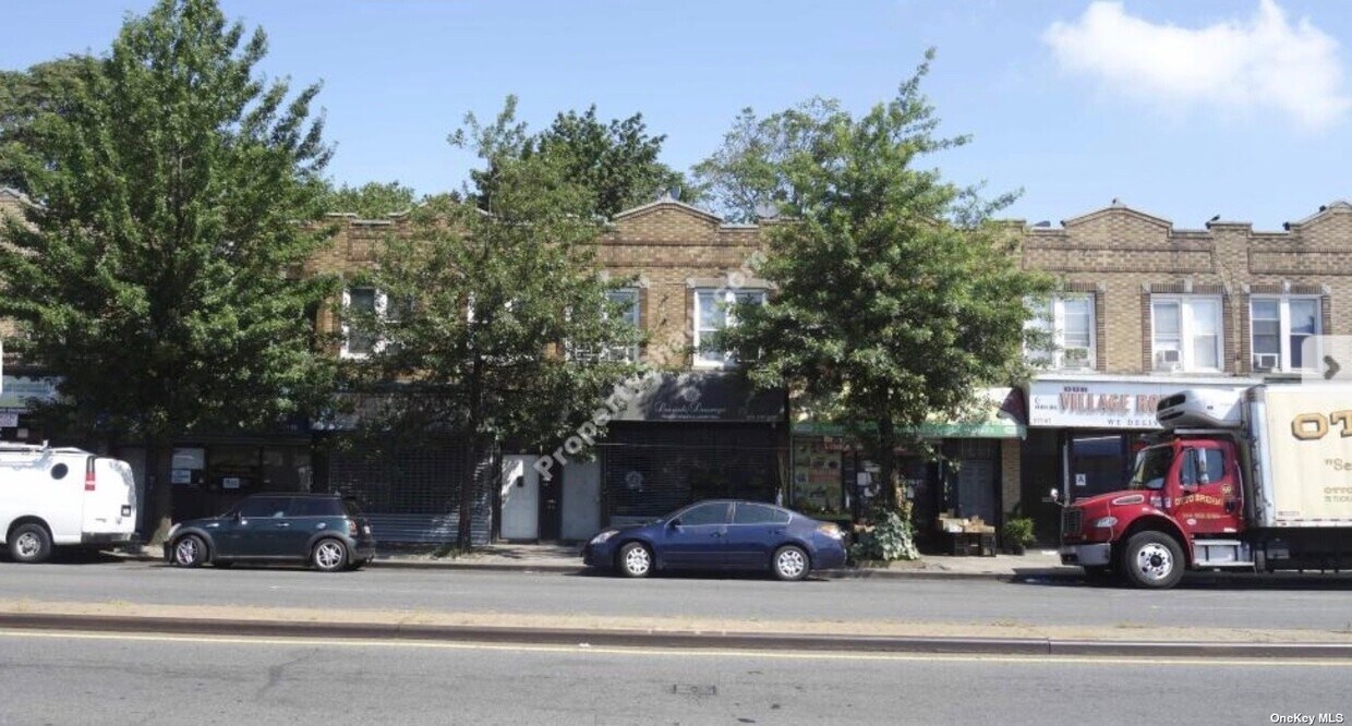 Foto del edificio - 211-57 Jamaica Ave