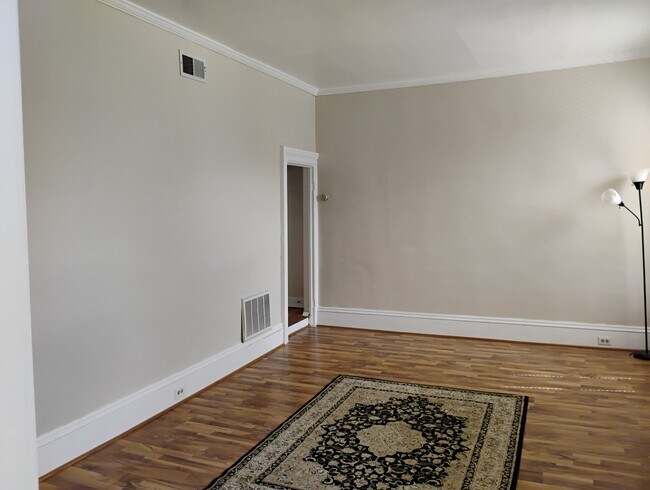 Foto del edificio - 903 Ridge Rd