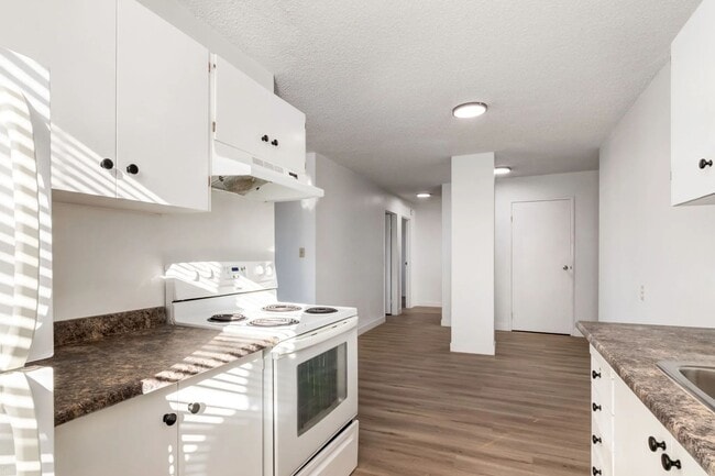 Building Photo - Elkwater Apartments