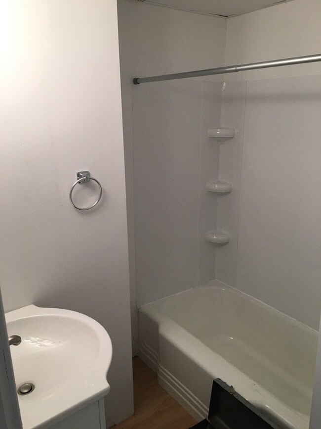 Building Photo - Available JULY 2024 - Renovated 3 Bedroom ...
