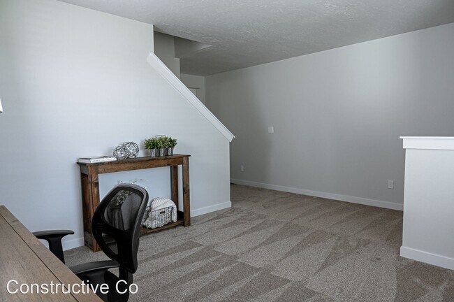 Foto del edificio - 4 br, 2.5 bath House - 5892 S Nordean Ave.