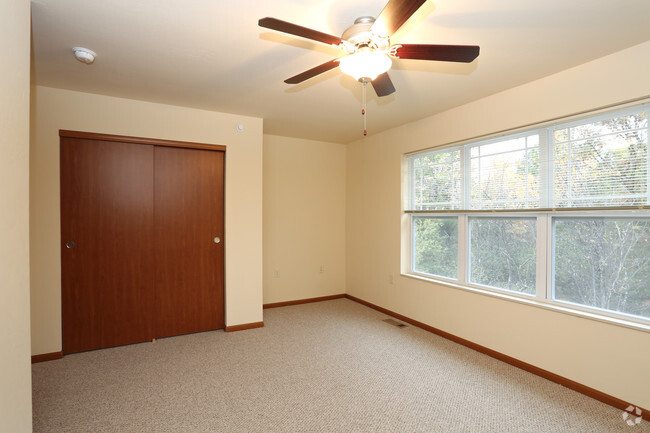 Bedroom - Cranberry Woods Townhomes