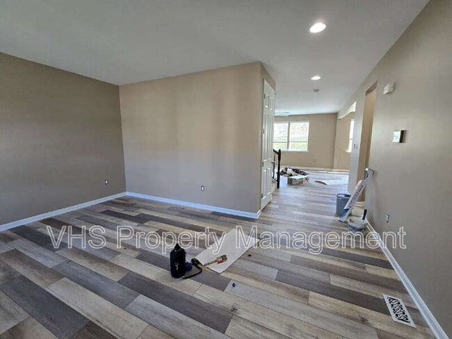 Building Photo - 721 Electric Ave