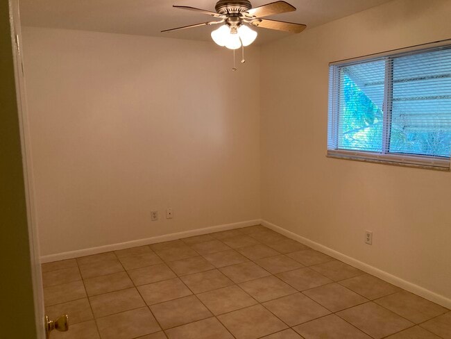 Building Photo - 1344 SE 1st Pl