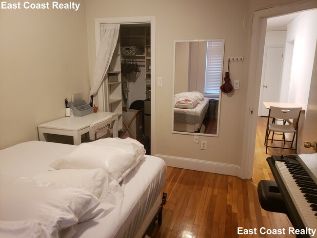 Foto del edificio - 45 Westland Ave