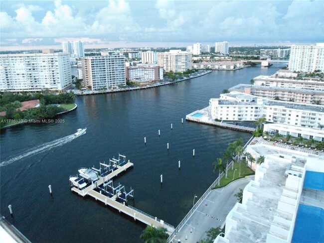 Foto del edificio - 1965 S Ocean Dr