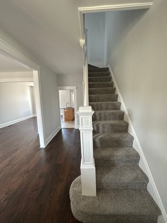 Building Photo - 3 Bedroom with Private Garage