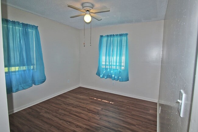Building Photo - Charming 3 Bedroom Home Available In Crawf...
