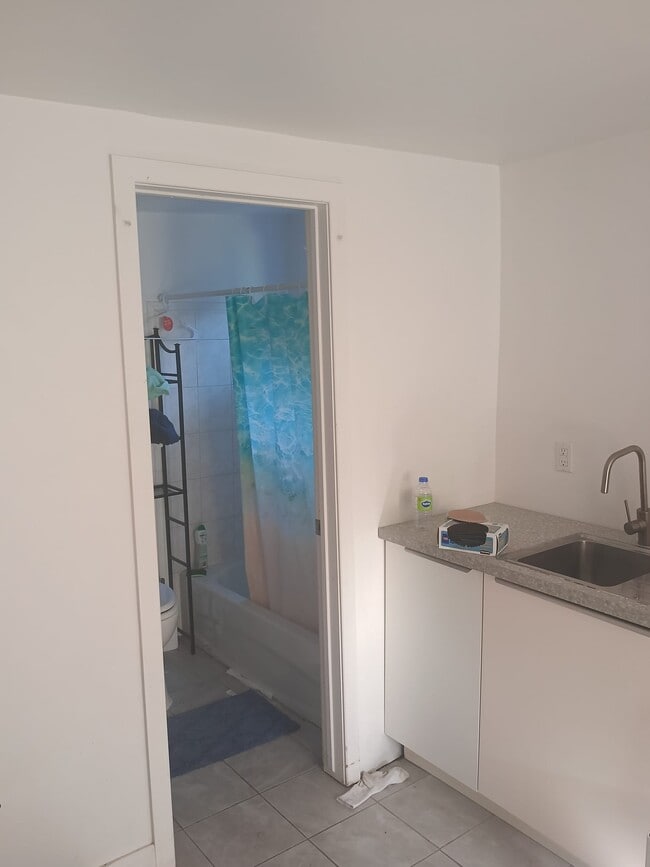 Building Photo - 56 Rue Montpetit
