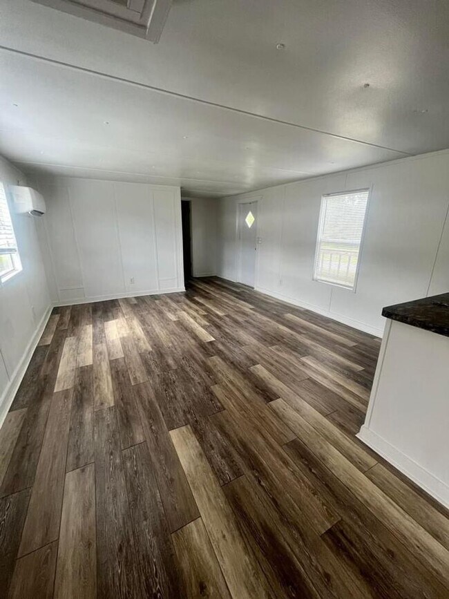 Building Photo - 2 Pin Oak Ln