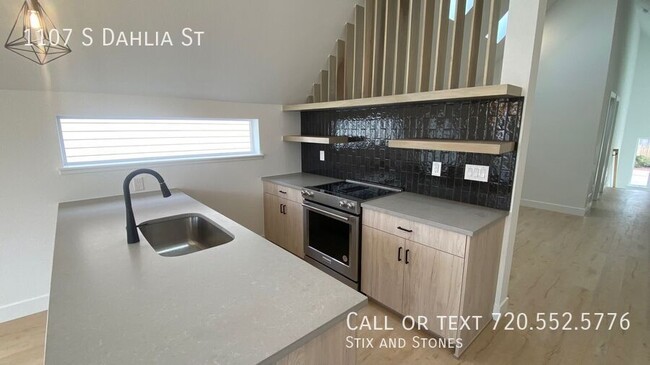 Building Photo - Desirable 3 bed 3 bath Newly Built home fo...