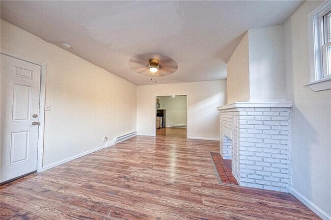 Building Photo - 427 Adams St