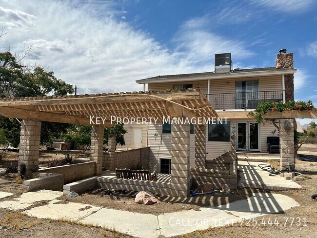 Building Photo - 4 Bed * Tri-Level House on 1+ Acre