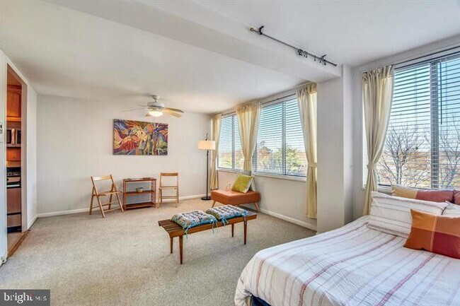 Foto del edificio - 6641 Wakefield Dr